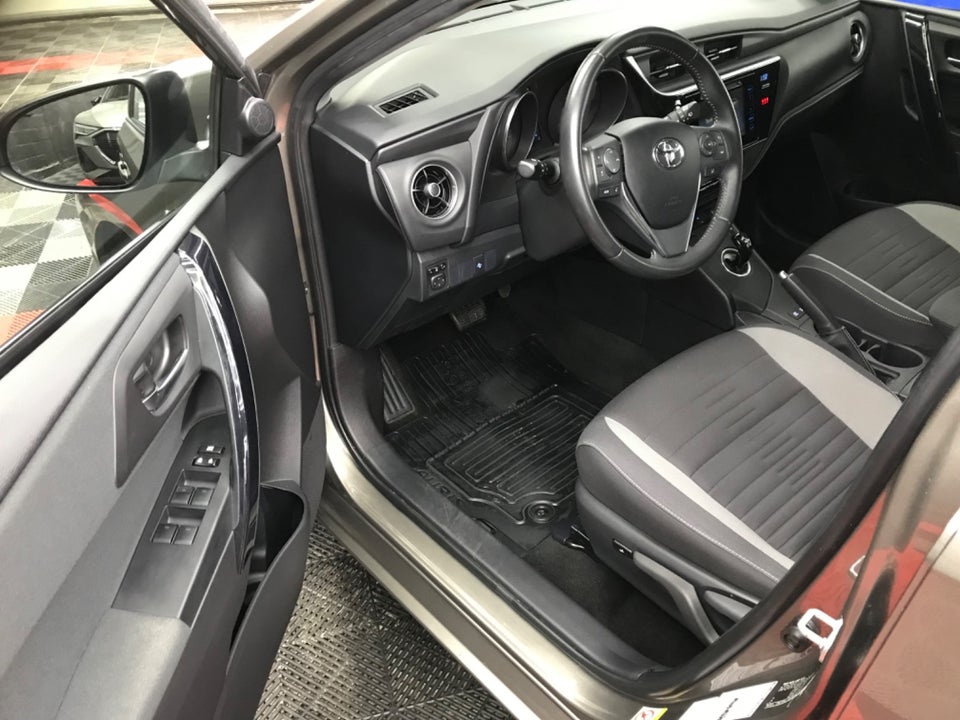 Toyota Auris 1,8 Hybrid H2 Style Touring Sports CVT 5d