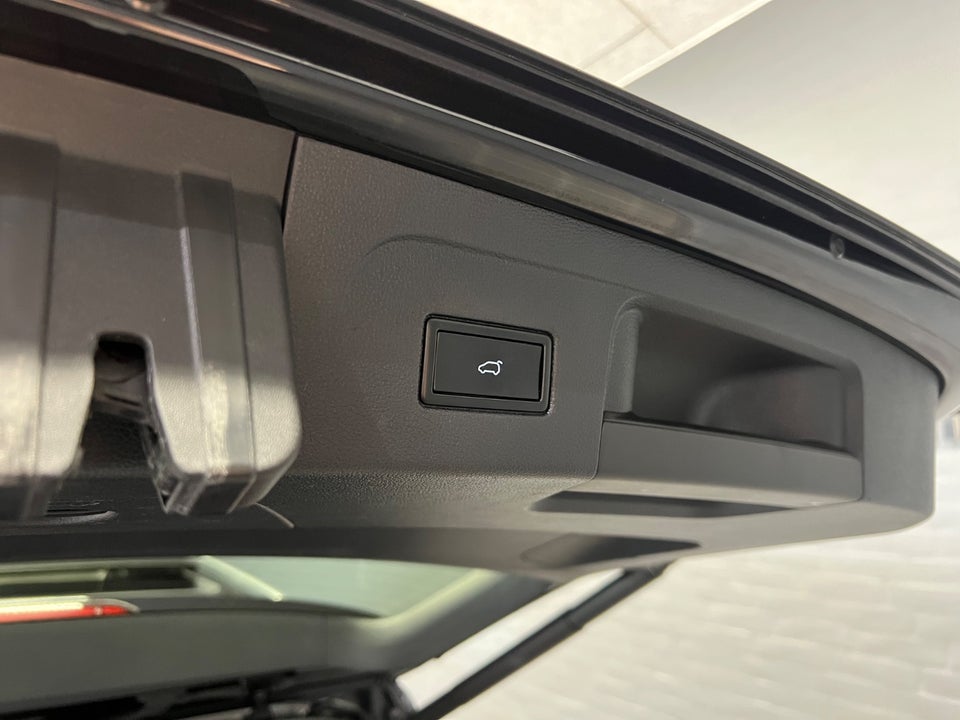 VW Touran 2,0 TDi 190 Highline R-line DSG 7prs 5d