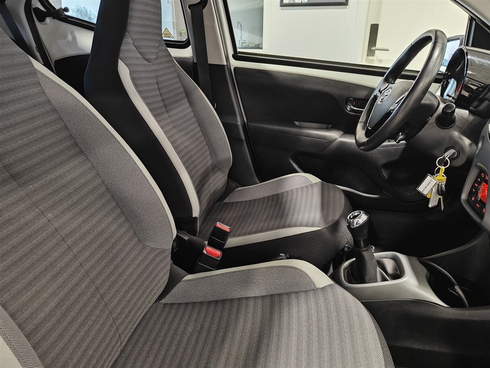 Toyota Aygo 1,0 VVT-i x-pression 5d