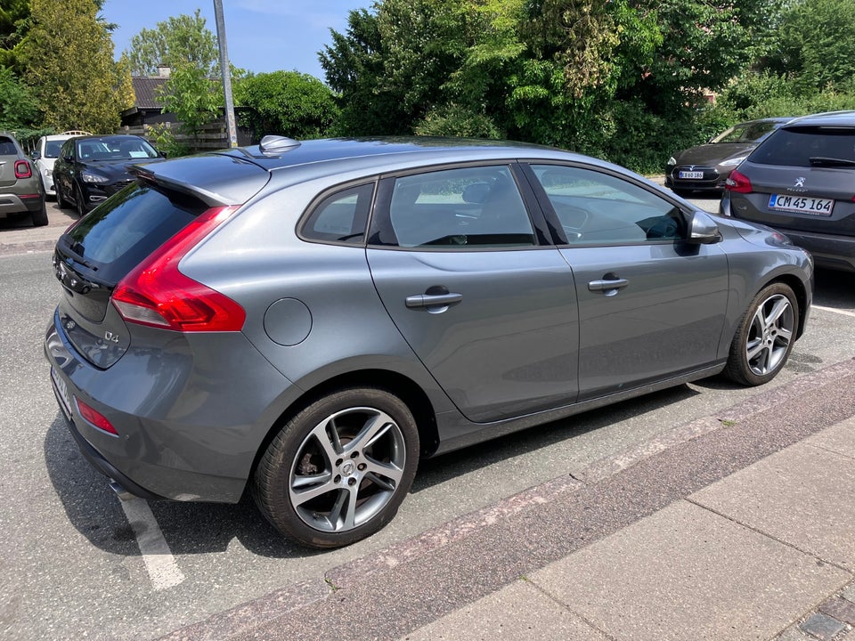 Volvo V40 2,0 D4 190 Momentum 5d