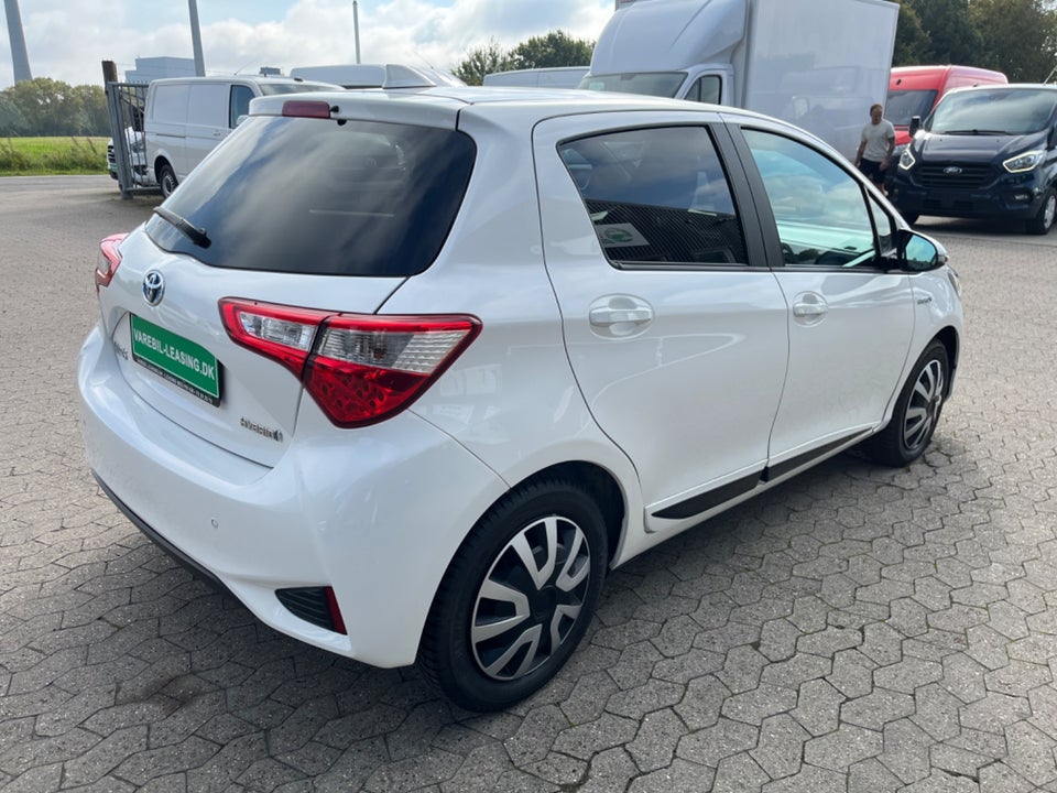 Toyota Yaris 1,5 Hybrid H1 e-CVT Van 5d