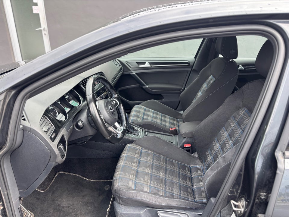 VW Golf VII 1,4 GTE Highline DSG 5d