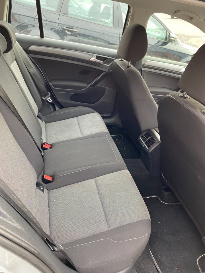 VW Golf VII 1,6 TDi 110 BlueMotion Variant 5d