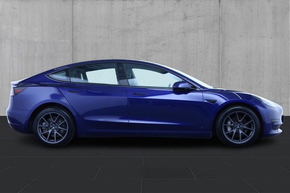 Tesla Model 3 Standard Range+ RWD 4d