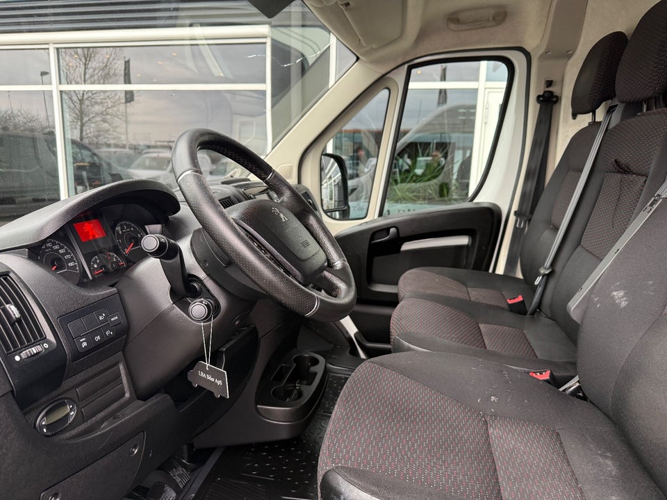 Peugeot Boxer 333 2,2 BlueHDi 140 L2H2 Premium