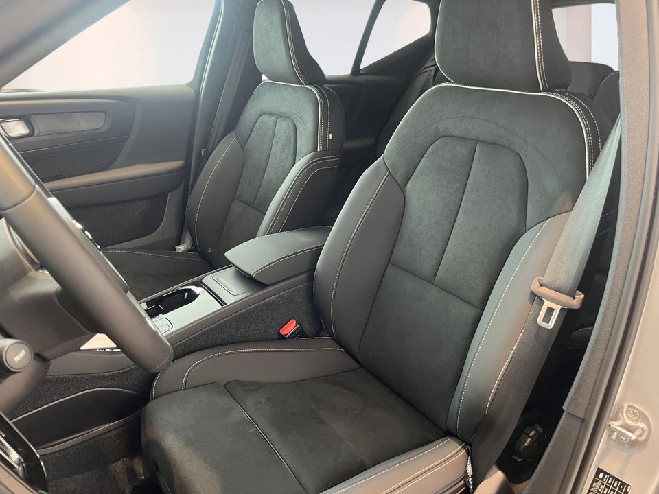 Volvo XC40 ReCharge Extended Range Plus 5d