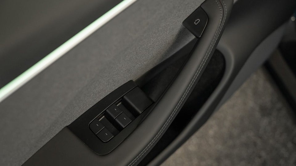 Tesla Model 3 RWD 4d