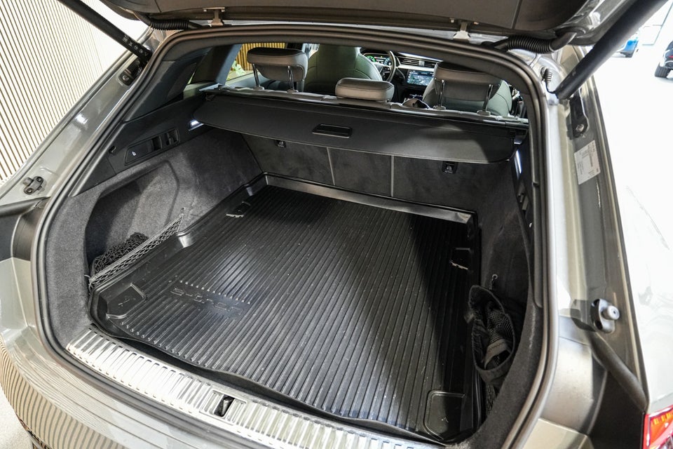Audi Q8 e-tron 55 S-line quattro 5d