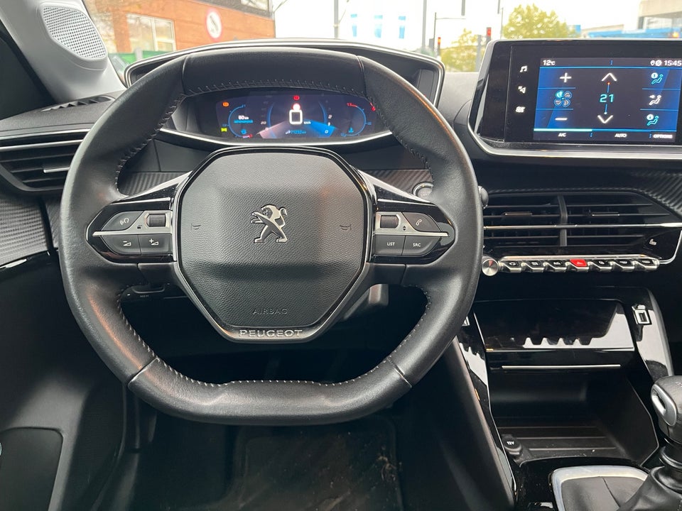 Peugeot 208 1,2 PureTech 100 Allure Sky 5d