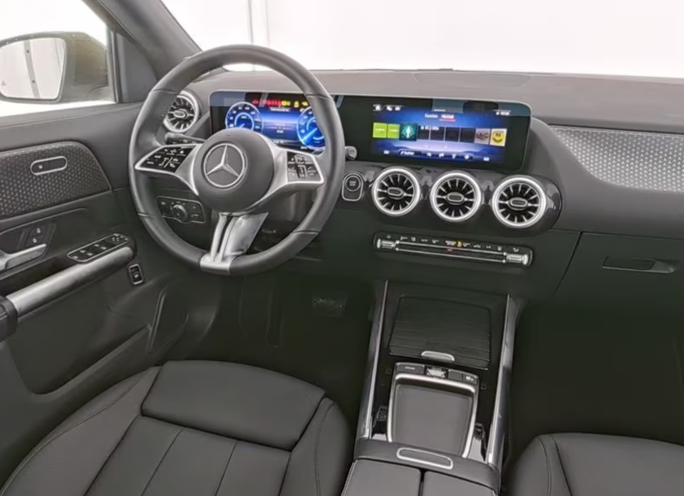 Mercedes EQA300 Progressive 4Matic 5d