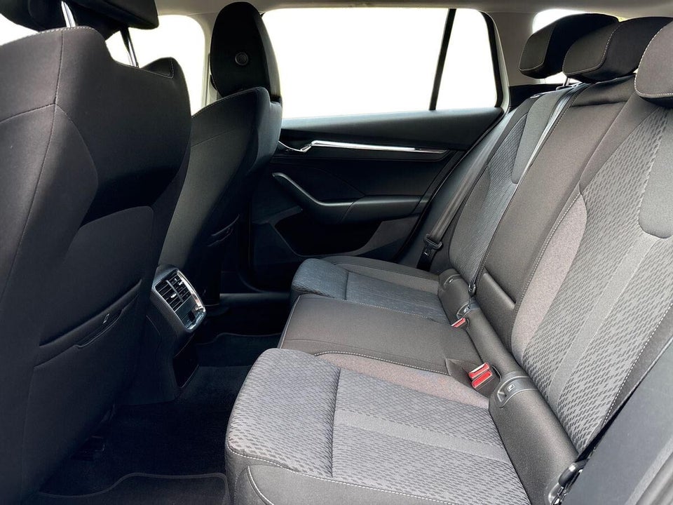 Skoda Octavia 1,4 TSi iV Plus Combi DSG 5d