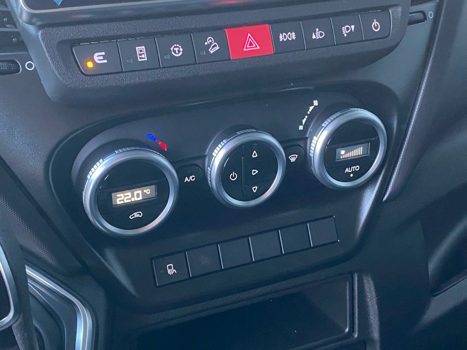 Iveco Daily 3,0 35S18 4100mm Box m/lift AG8