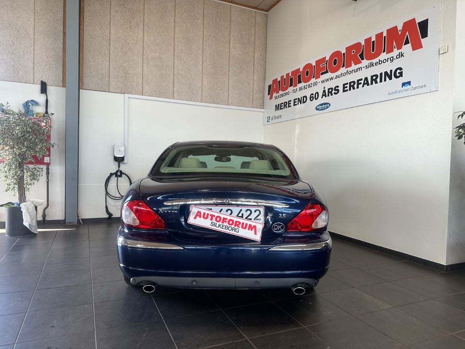Jaguar X-type 2,5 Deluxe aut. 4d