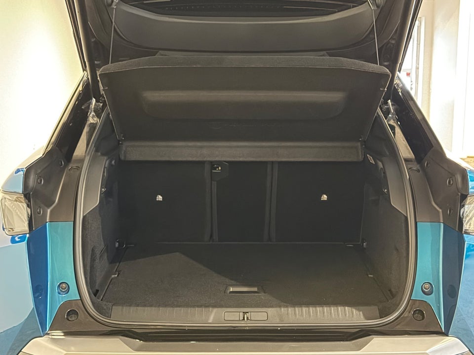 Peugeot e-3008 77 GT 5d