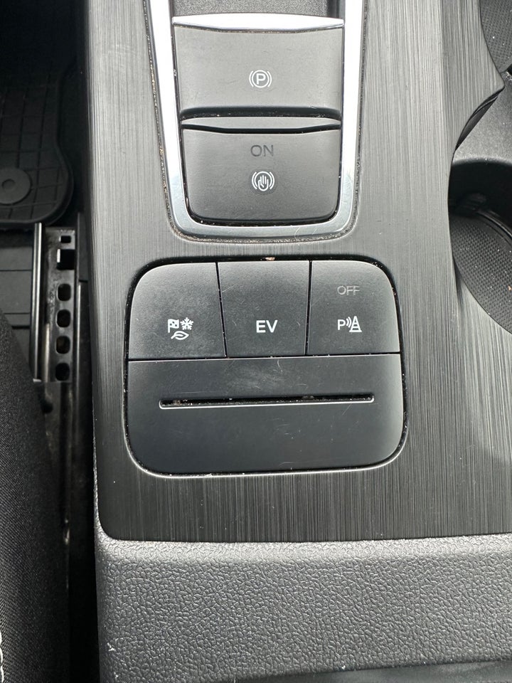 Ford Kuga 2,5 PHEV Trend CVT 5d