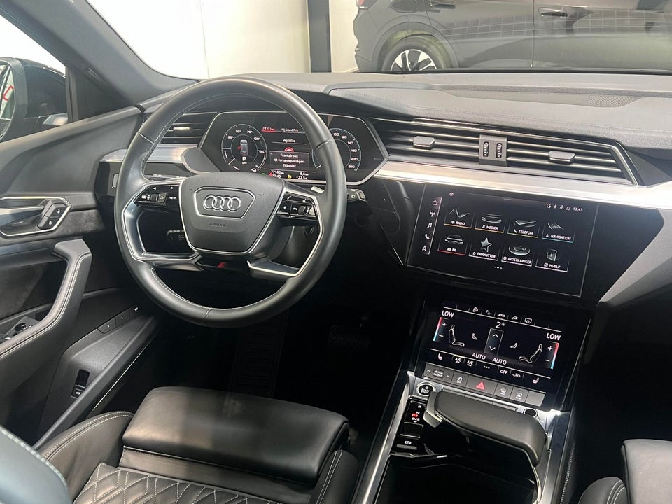 Audi e-tron 55 S-line quattro 5d