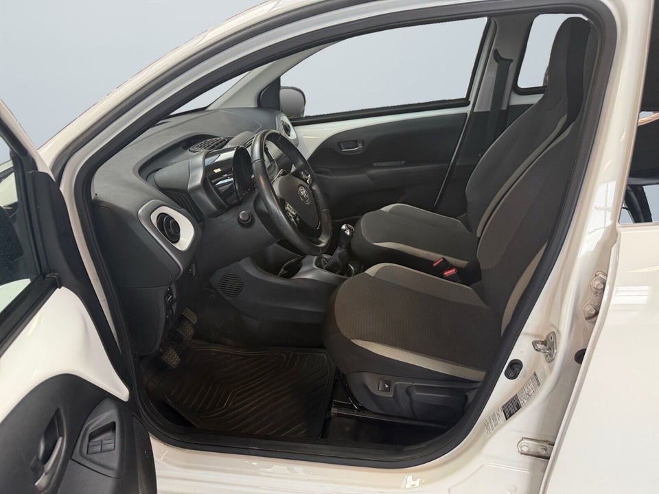 Toyota Aygo 1,0 VVT-i x-press 5d