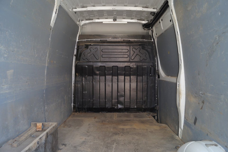 Iveco Daily 2,3 35S16 12m³ Van AG8