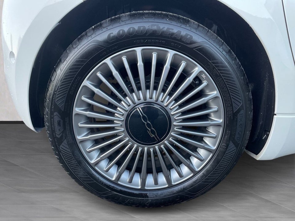 Fiat 500e 42 Icon 3+1 4d