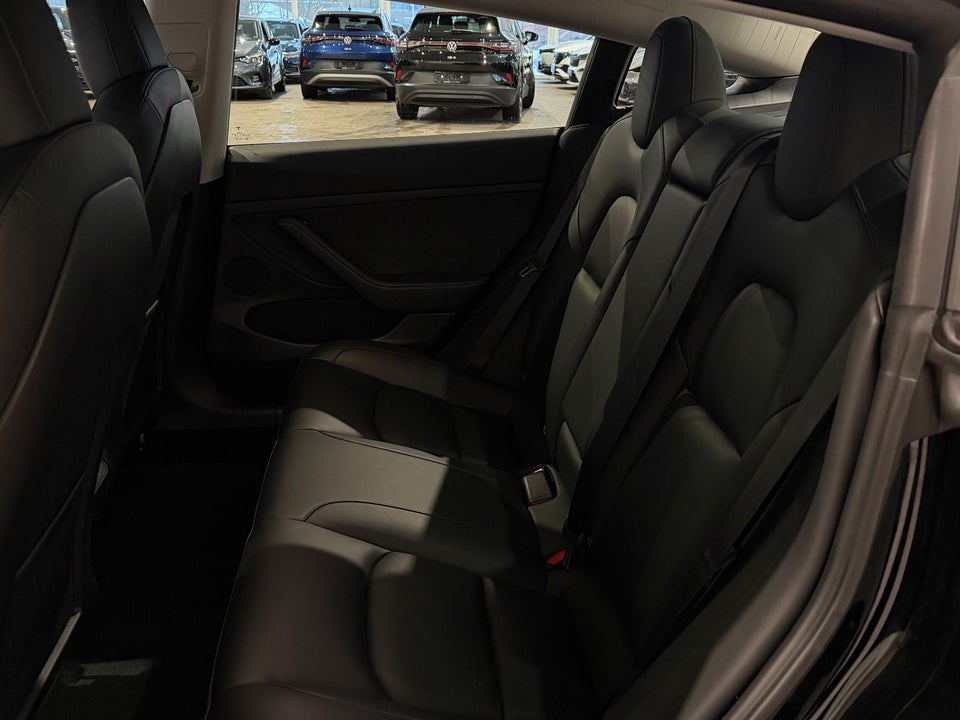 Tesla Model 3 RWD 4d