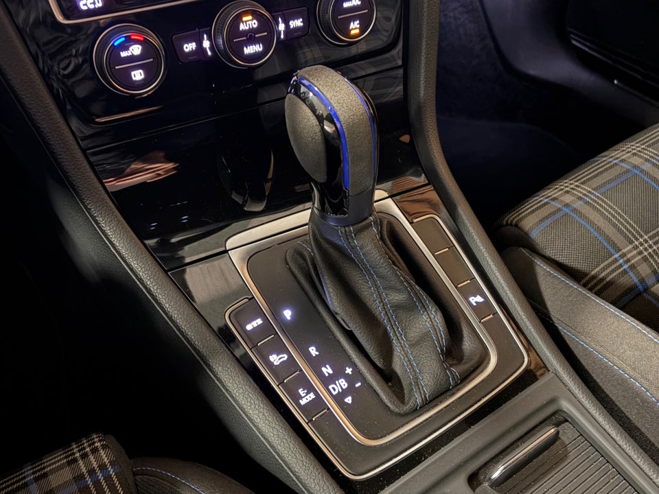 VW Golf VII 1,4 GTE DSG 5d