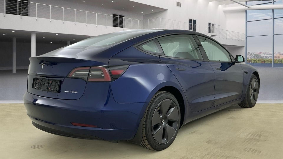 Tesla Model 3 Long Range AWD 4d