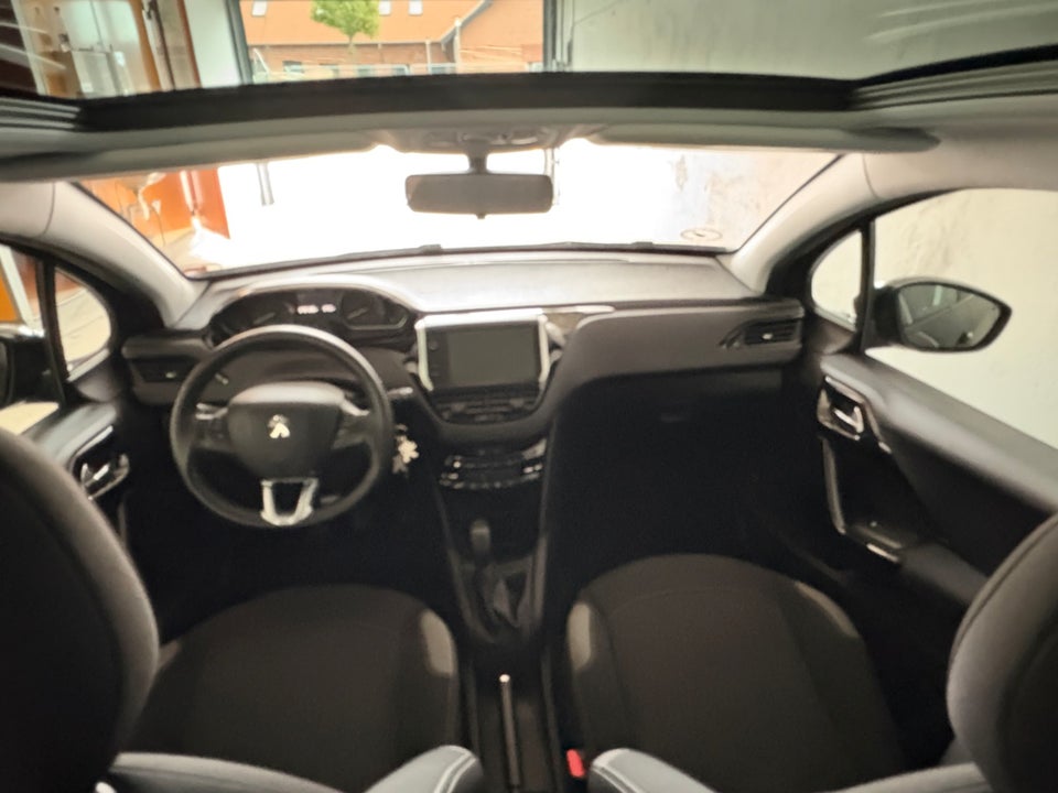 Peugeot 208 1,2 VTi 82 Allure Sky 5d