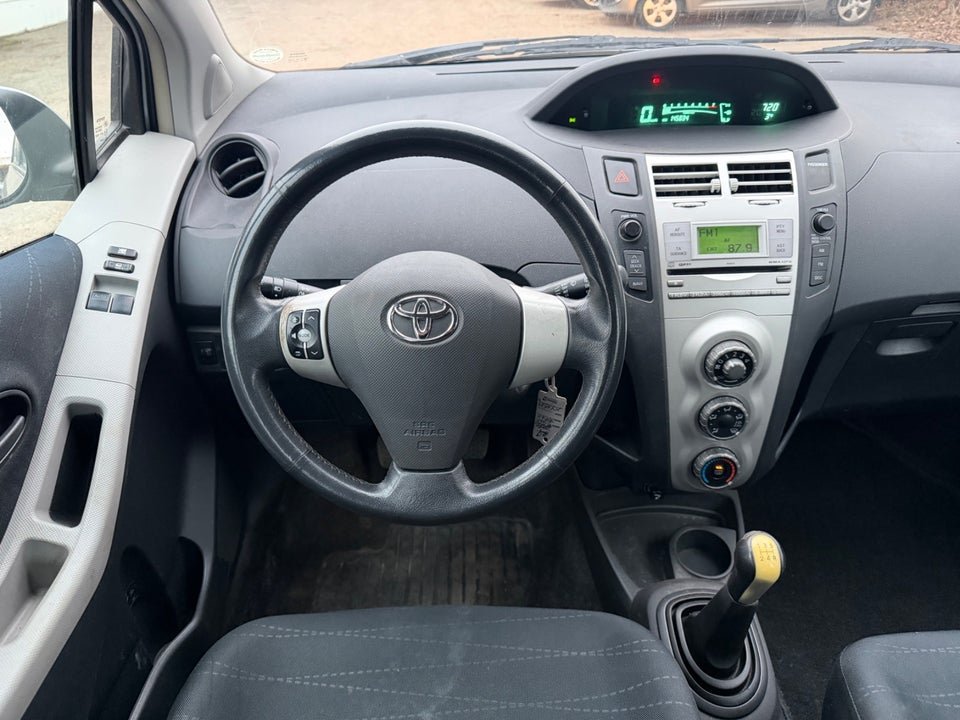 Toyota Yaris 1,3 Luna 5d