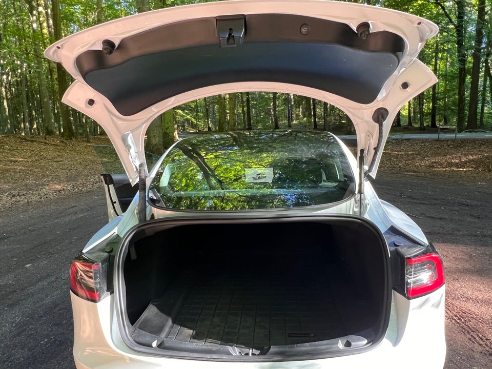 Tesla Model 3 Long Range AWD 4d