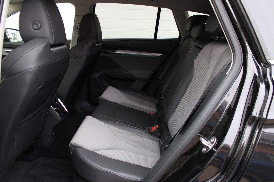 Skoda Enyaq 60 iV Loft 5d