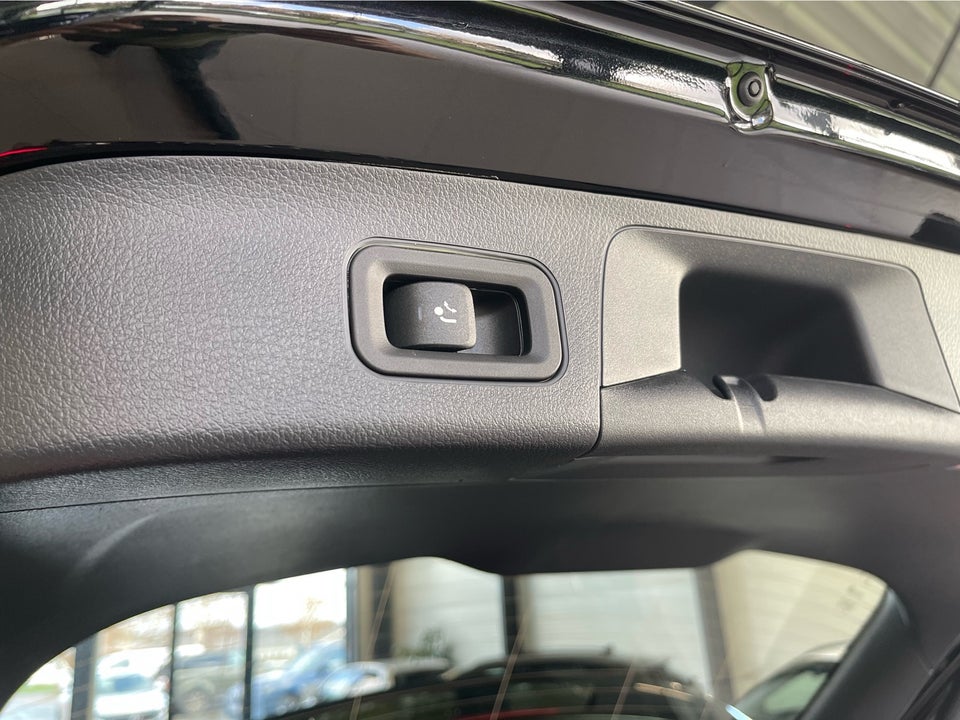 Mercedes EQA350 4Matic 5d