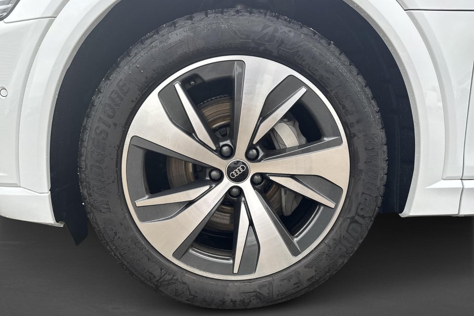 Audi Q8 e-tron 55 S-line quattro 5d