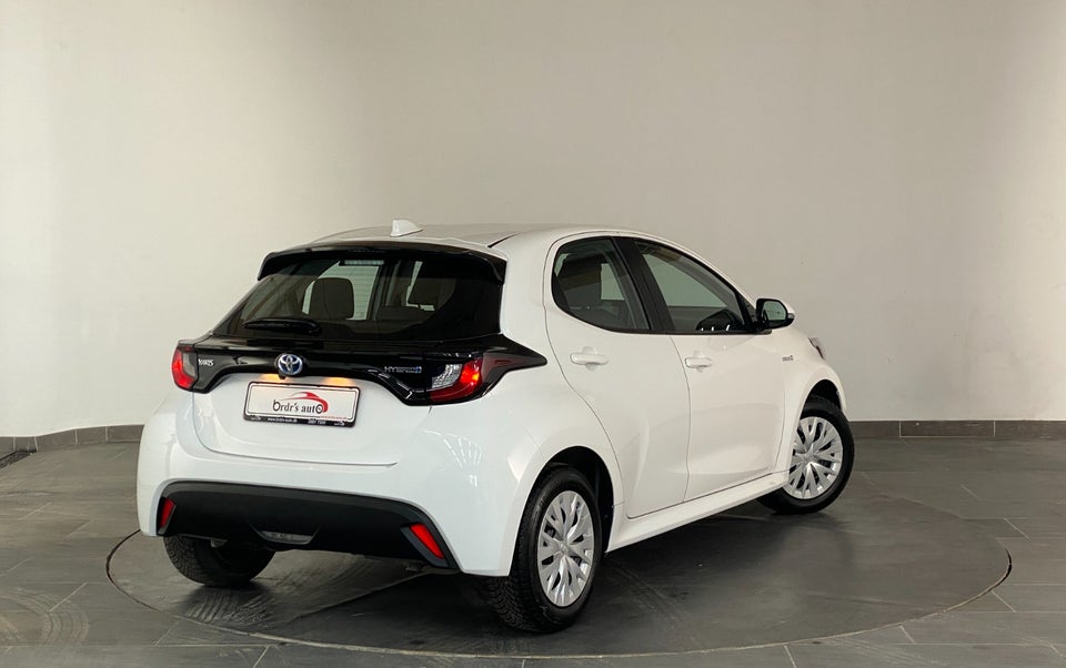 Toyota Yaris 1,5 Hybrid Essential e-CVT 5d