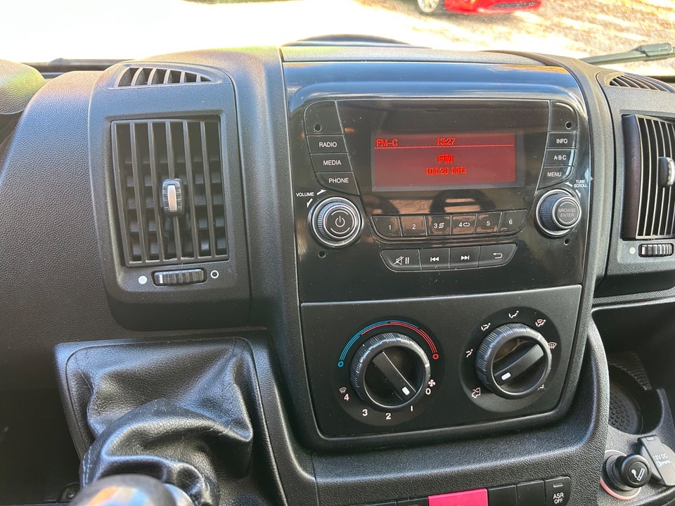 Peugeot Boxer 335 2,2 HDi 130 Ladvogn L3 2d
