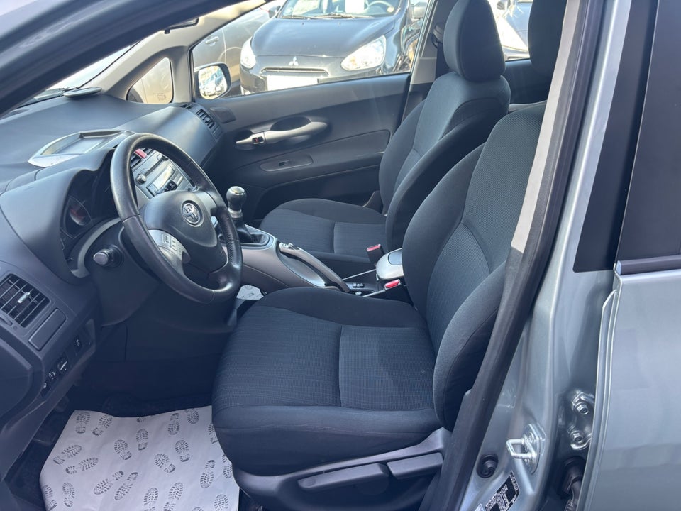 Toyota Auris 1,6 Luna+ 5d