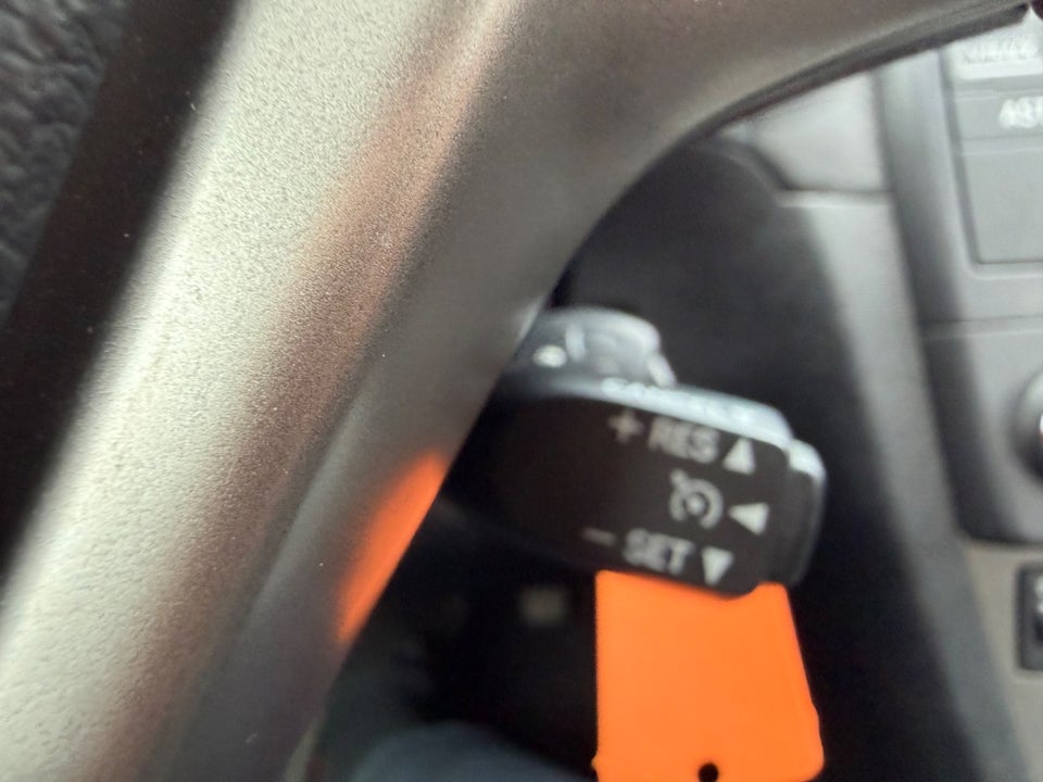 Toyota Avensis 1,8 VVT-i T2 stc. E-CVT 5d