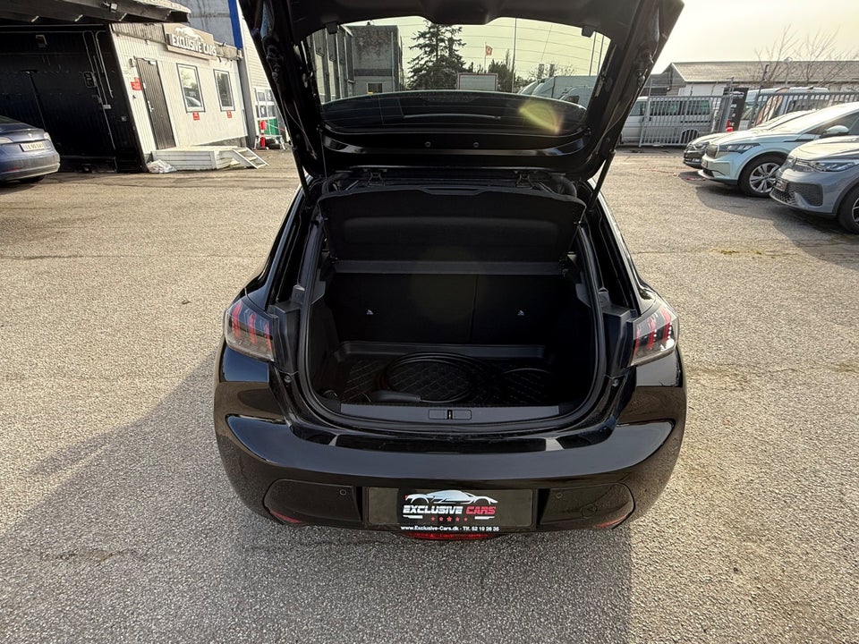 Peugeot e-208 50 GT 5d