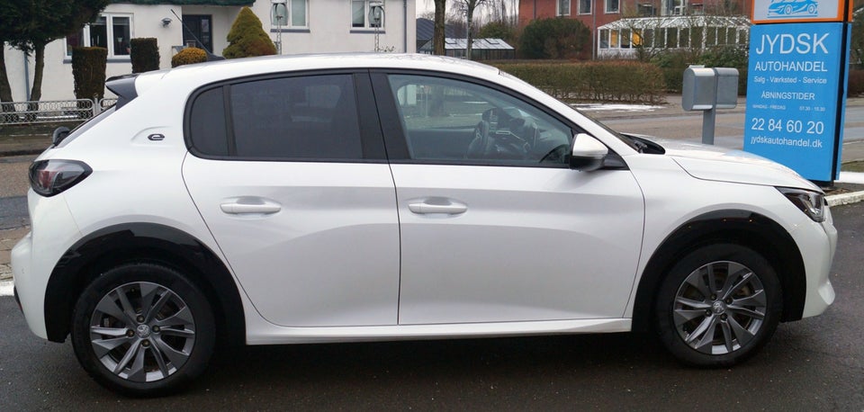 Peugeot e-208 50 Allure 5d