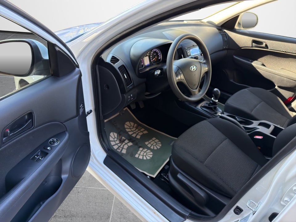 Hyundai i30 1,6 CRDi 90 Classic Eco 5d