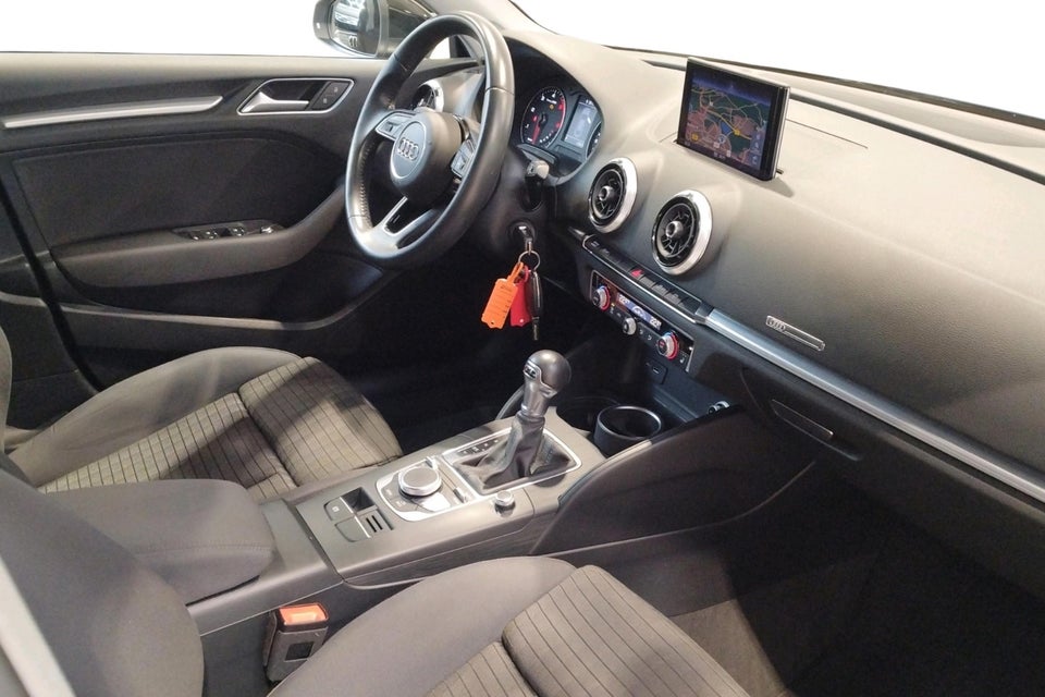 Audi A3 1,6 TDi 116 Sport S-tr. 4d