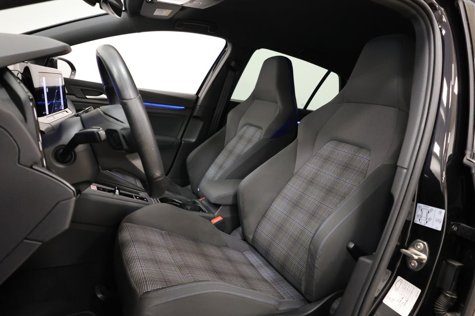 VW Golf VIII 1,4 GTE DSG 5d