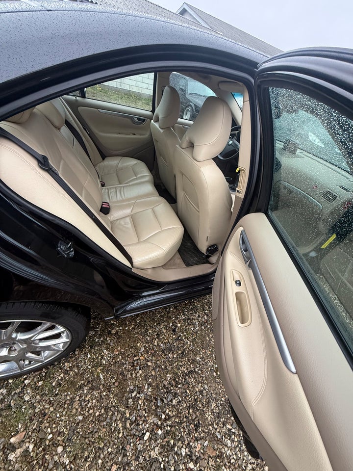 Volvo S60 2,5 T Momentum 4d