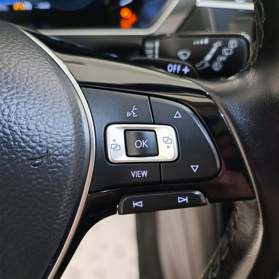 VW Tiguan 2,0 TDi 150 R-line DSG Van 5d