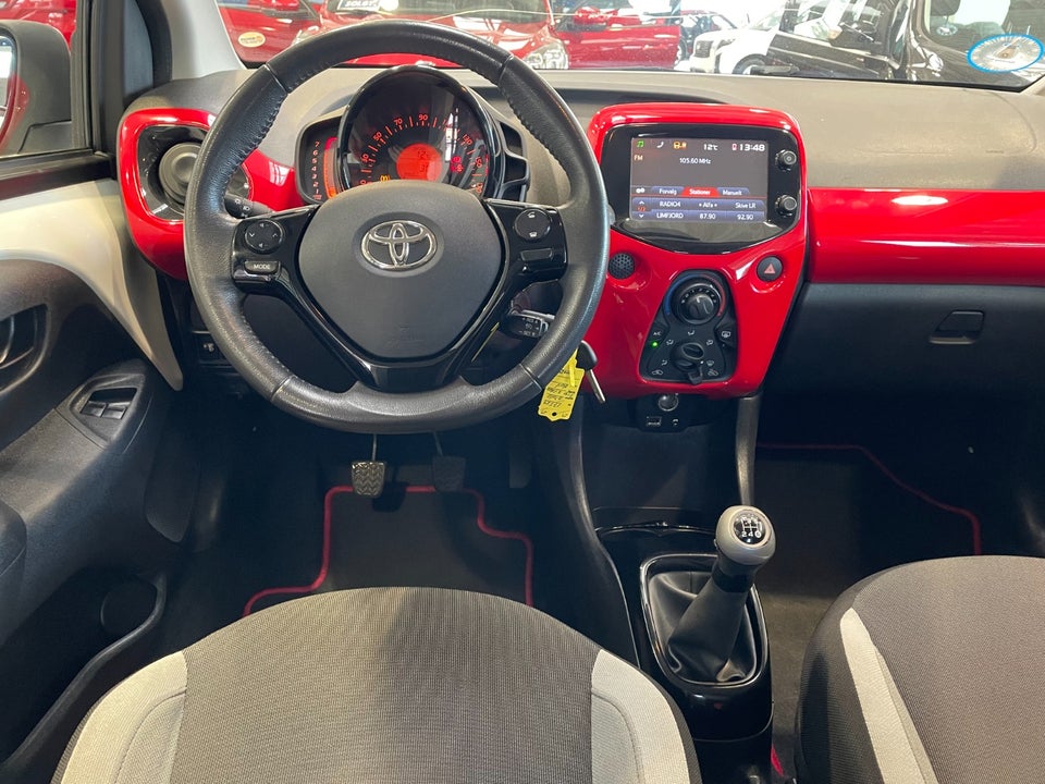 Toyota Aygo 1,0 VVT-i x-press 5d