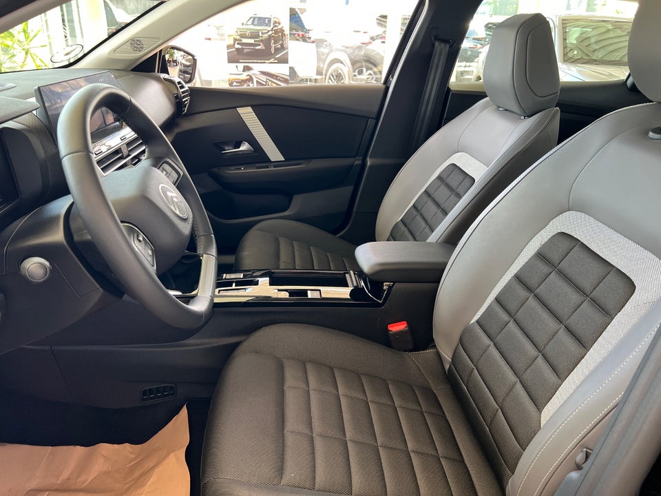 Citroën ë-C4 X 50 Plus 4d