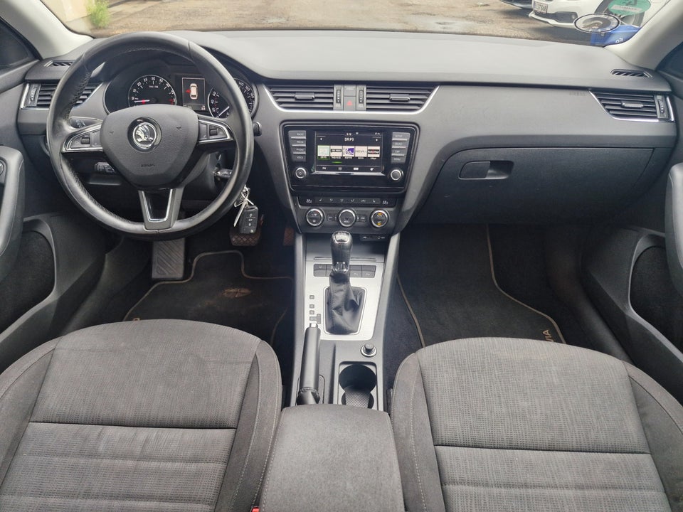 Skoda Octavia 1,6 TDi 110 Style Combi DSG 5d