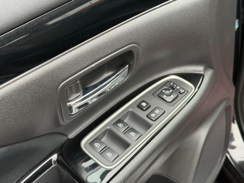 Mitsubishi Outlander 2,4 PHEV Invite CVT 4WD 5d