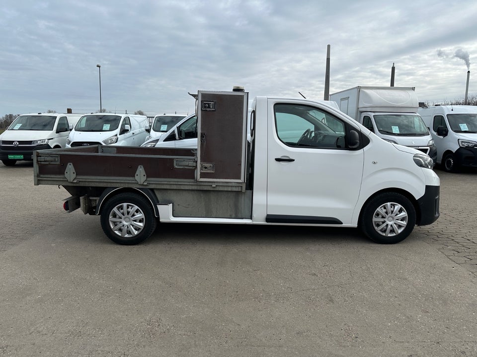 Toyota ProAce 2,0 D 120 Medium Base++ Chassis 2d