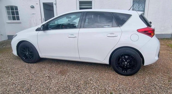 Toyota Auris 1,6 T2 Premium 5d