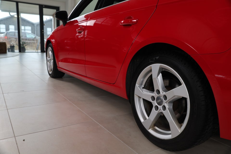 Audi A3 2,0 TFSi 190 S-line S-tr. 4d